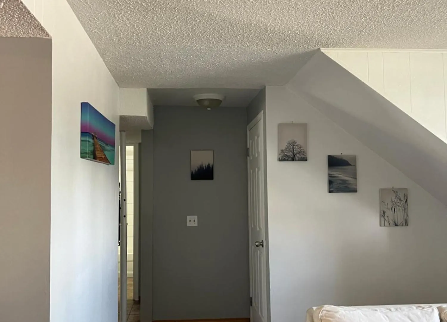 YYC Charming Single House Lower Level בית נופש