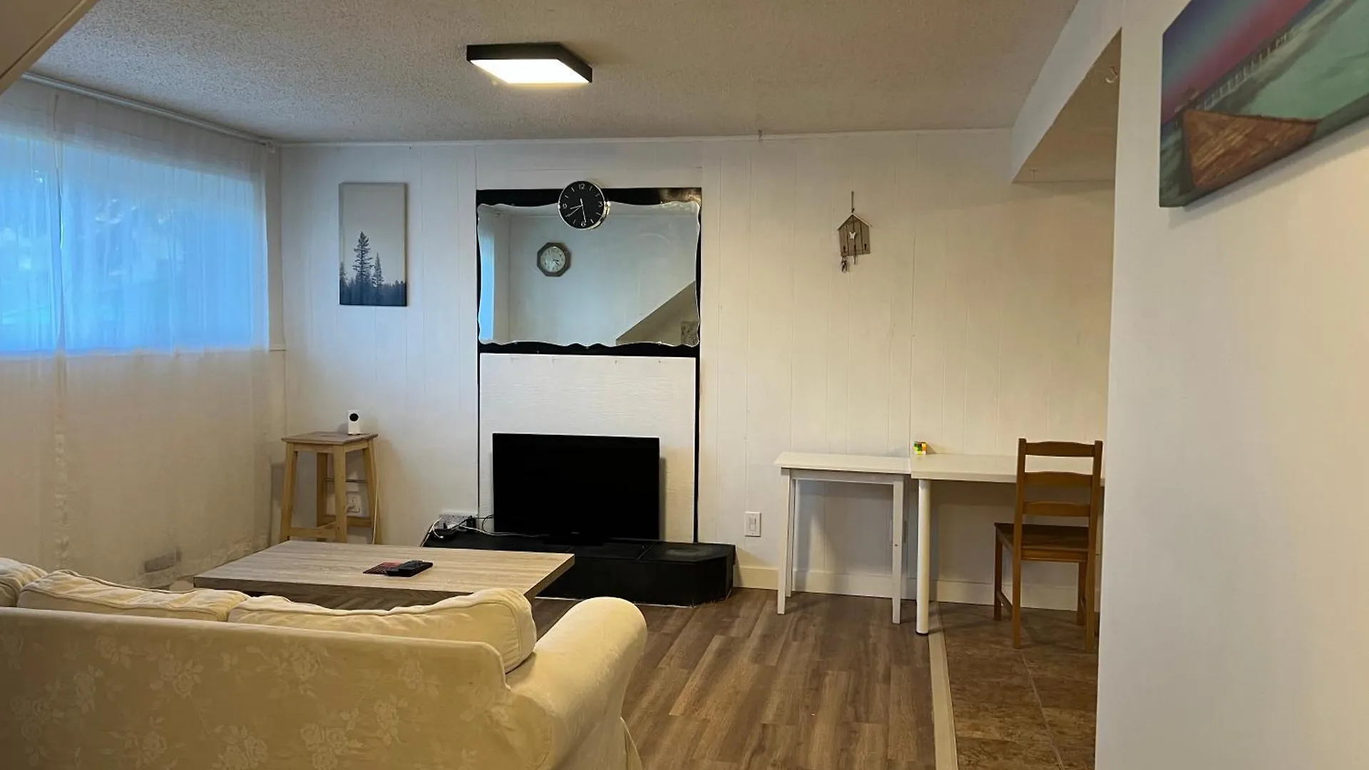YYC Charming Single House Lower Level