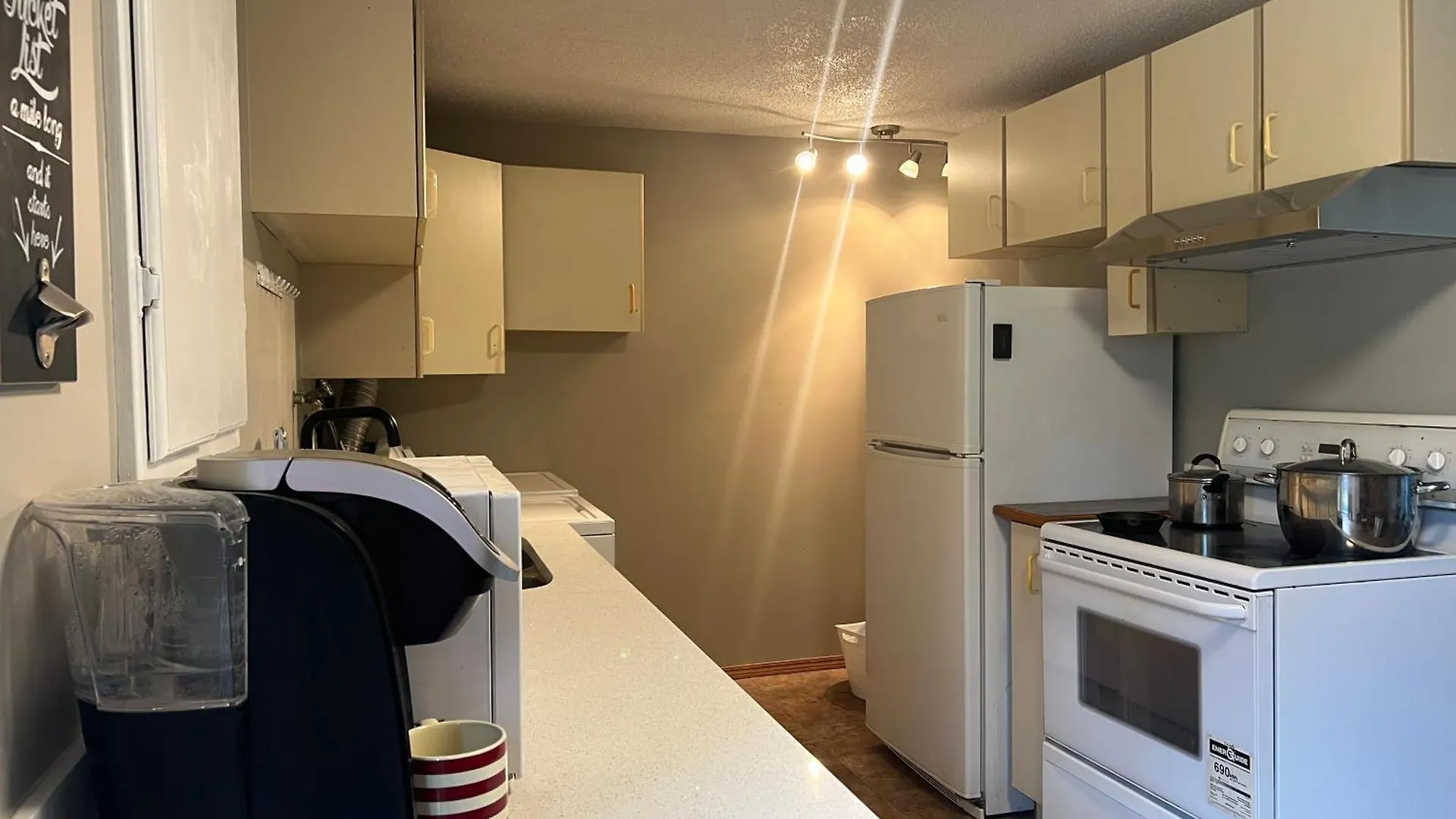 YYC Charming Single House Lower Level